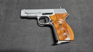 Pištolj Crvena Zastava M-88 Hrom