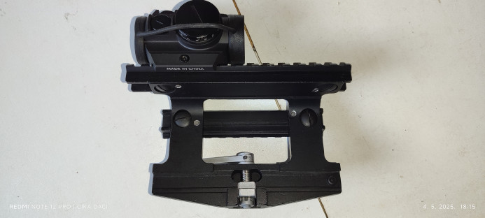 Red Dot sa nosacem M76