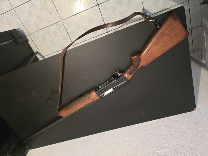 Poluautomatska puska franchi petometka