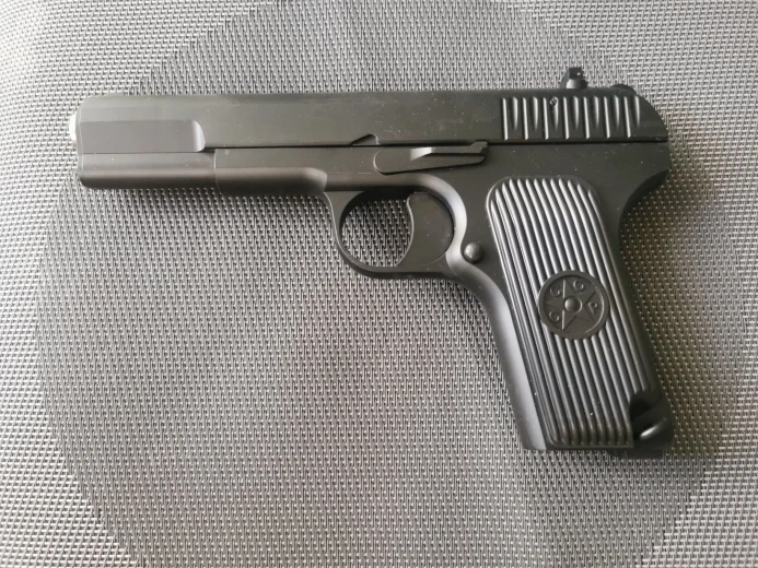 Kupujem pistolj