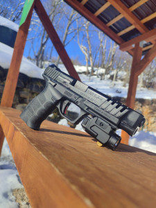 Pištolj SAR9 Sport