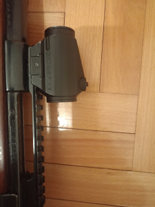 Lovacki karabin sa red dotom