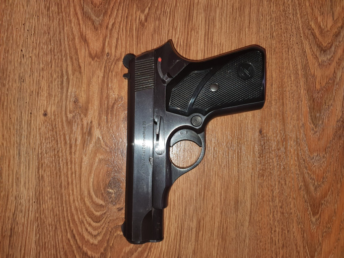 Pistolj