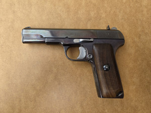 Prodajem pištolj Zastava M57
