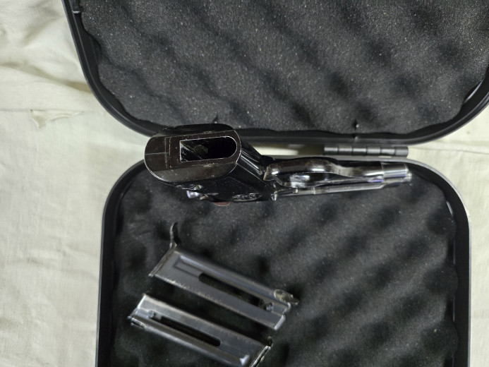 Pištolj Beretta M72 .22 LR