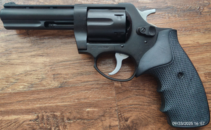 Revolver ZSTAVA .357 MAGNUM