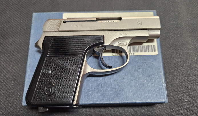 Pištolj Češka Zbrojovka M-92 6,35 mm