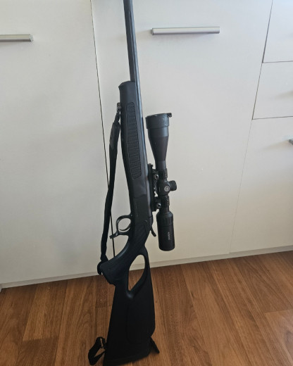 Lovački karabin sa optikom