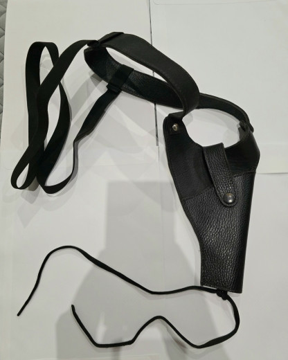 Kožna futrola za pištolj ispod pazuha