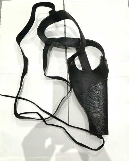 Kožna futrola za pištolj ispod pazuha