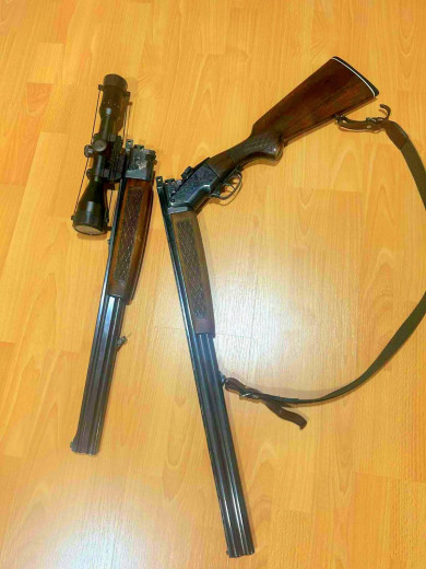 Kombinovana puška sa optikom i rezervnim cijevima