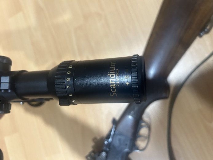 Kombinovana puška sa optikom i rezervnim cijevima