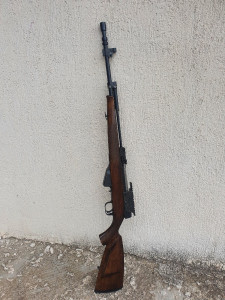 Lovački karabin sa optikom