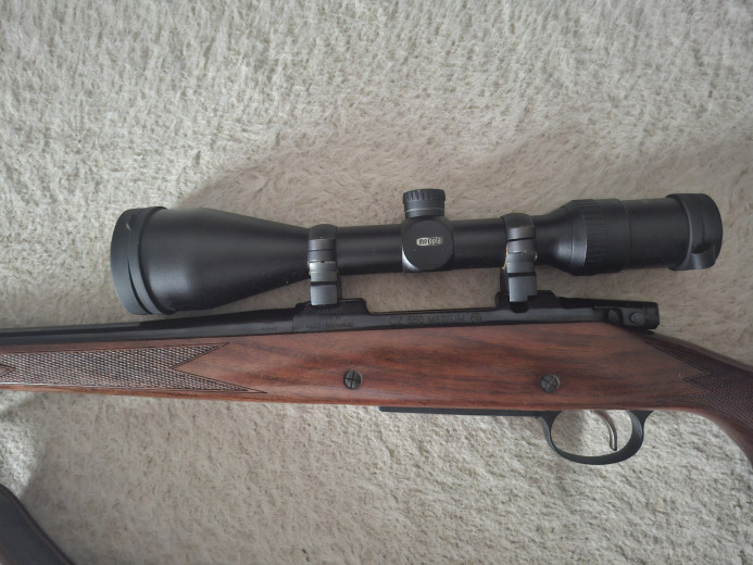 Lovački karabin sa optikom