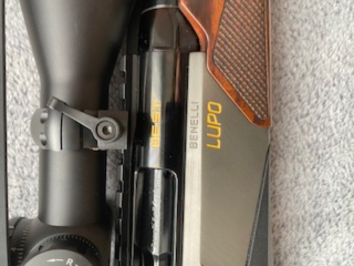 lovački karabin sa optikom