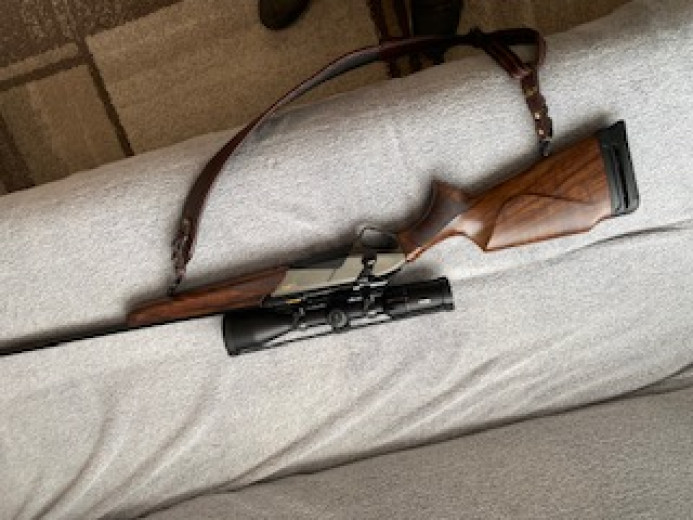lovački karabin sa optikom