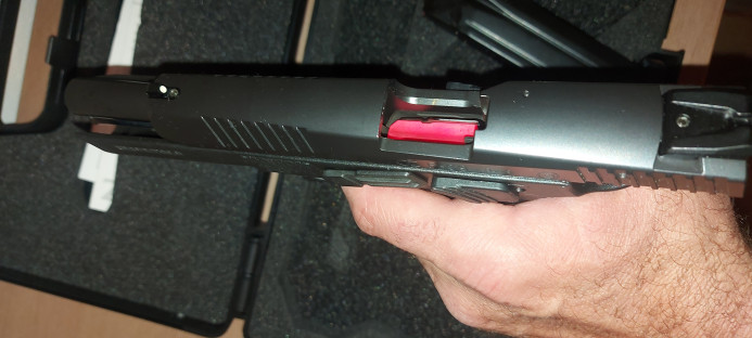 Pistolj Ceska zbrojovka  P09