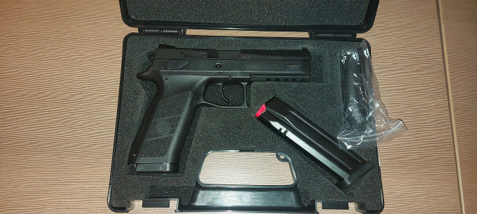 Pistolj Ceska zbrojovka  P09