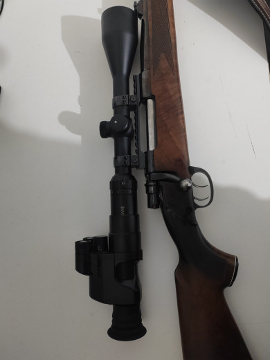 Nocni uredjaj sa optikom