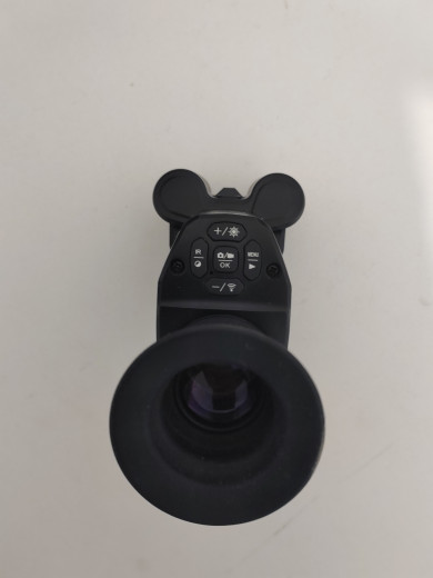 Nocni uredjaj sa optikom