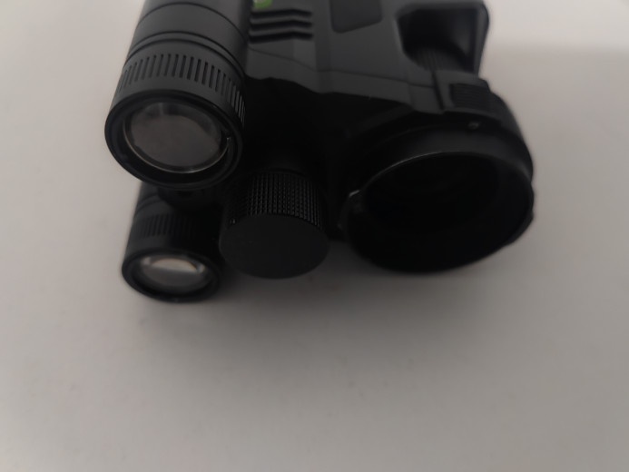 Nocni uredjaj sa optikom