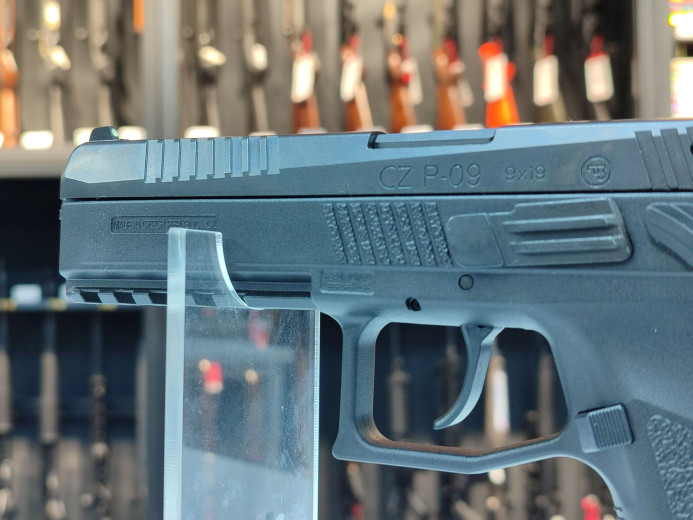 PIŠTOLJ CZ(ČEŠKA ZBROJOVKA) P-09 CAL.9X19