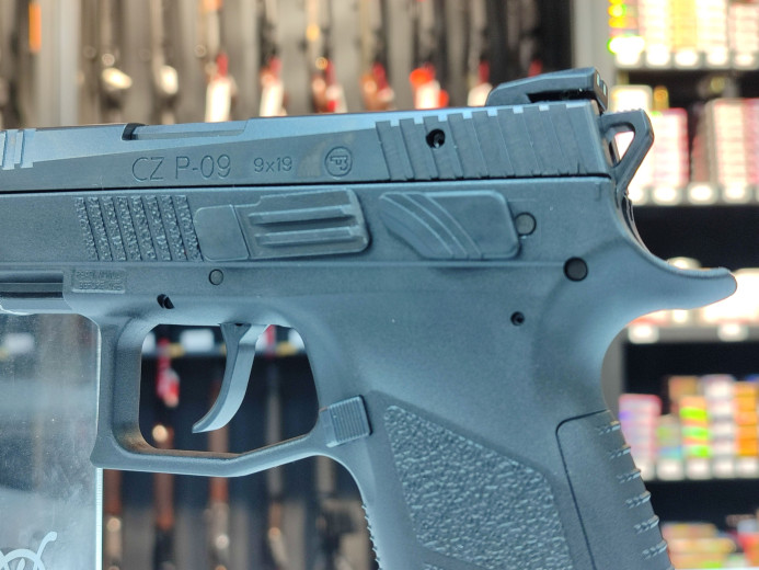 PIŠTOLJ CZ(ČEŠKA ZBROJOVKA) P-09 CAL.9X19