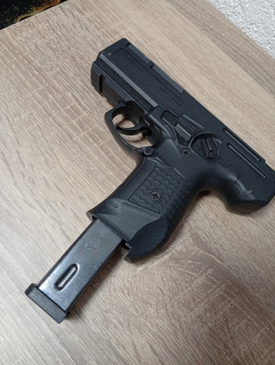 Startni pistolj zoraki 925