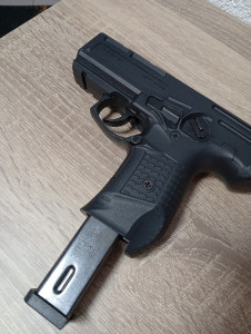 Startni pistolj zoraki 925