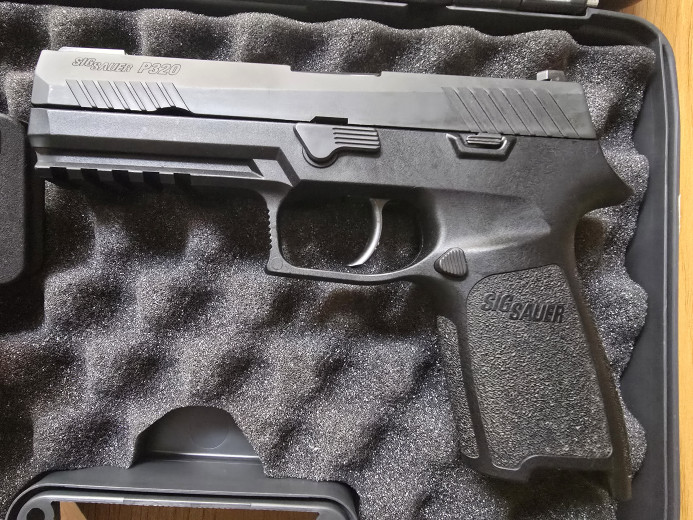 Pištolj Sig Sauer P320 TacOps