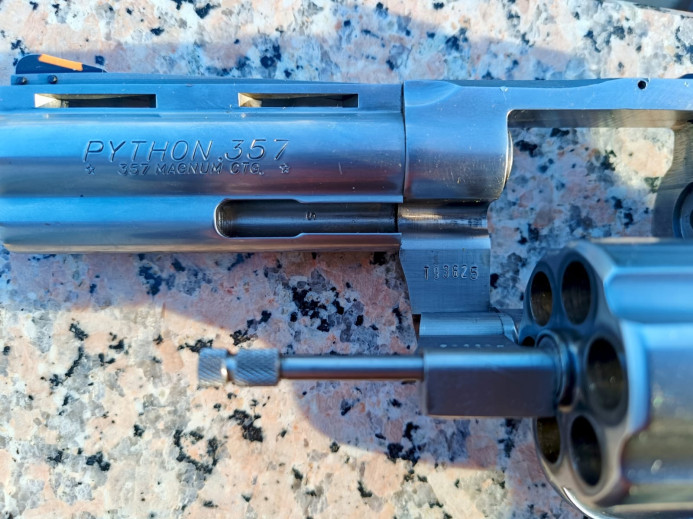 Revolver COLT Python iz 90-e 91-e SS 4"