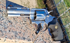 Revolver COLT Python iz 90-e 91-e SS 4"