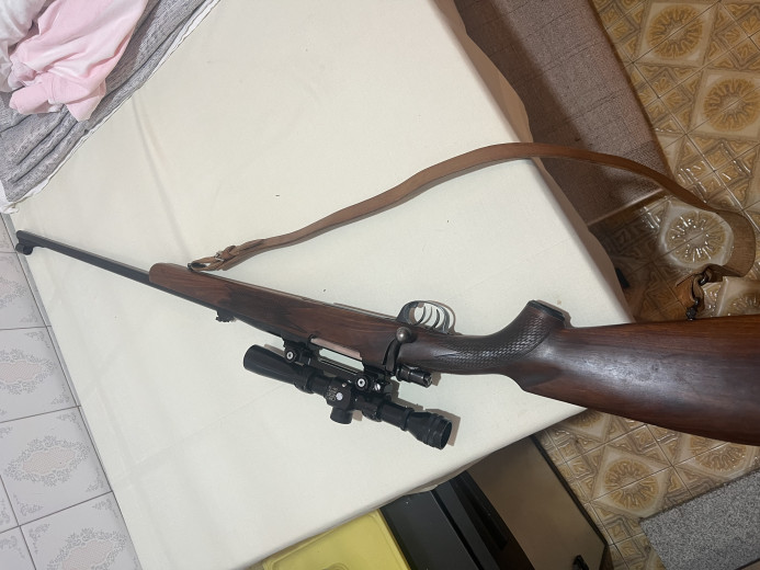 Lovački karabin s optikom