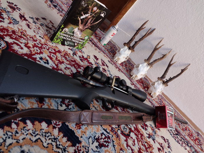 Lovački karabin sa optikom