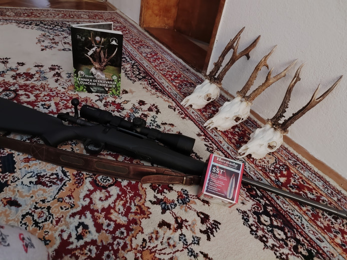 Lovački karabin sa optikom