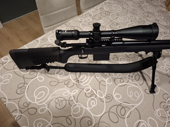 Streljačka puška sa optičkim ciljnikom
