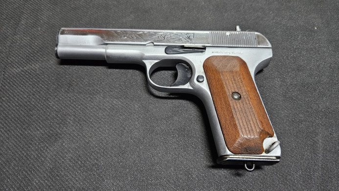 Pištolj  Toz Tokarev M-42 7,62 mm