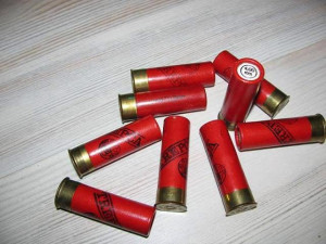 Potražujem stare kartonske patrone,barut,kapisle,čepove…