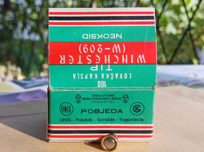 Potražujem stare kartonske patrone,barut,kapisle,čepove…