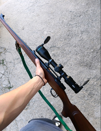Lovački karabin sa optikom