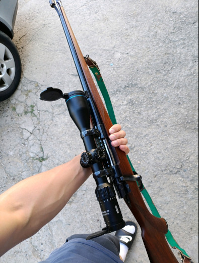 Lovački karabin sa optikom