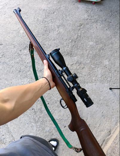 Lovački karabin sa optikom