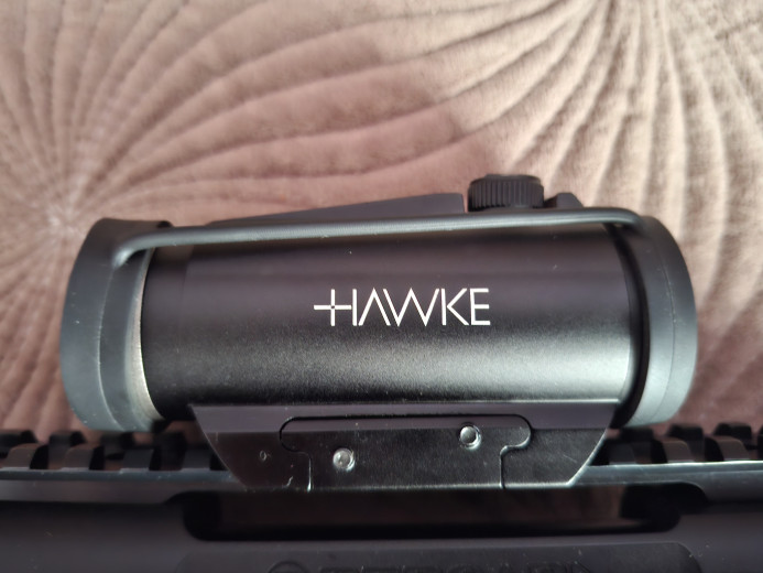 Red dot Hawke