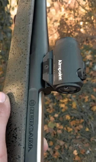 Lovački Karabin bergara sa aimpoint red dotom