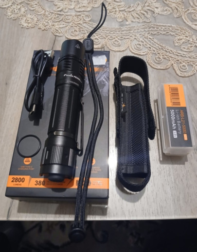 Baterijska lampa Fenix PD36R Pro