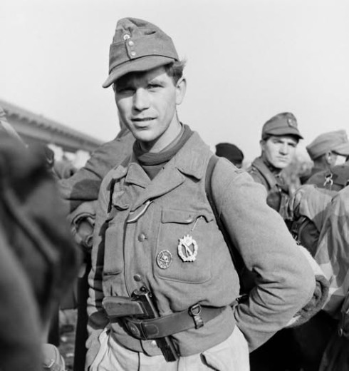 Browning Hp35 9mm kozna futrola, rezervni okvir. Pistole 640(b) WaA140 i K98k ZF39  na C