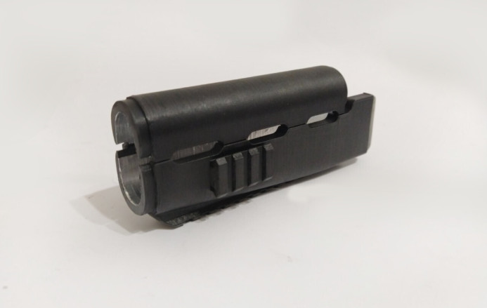 Taktička obloga sa pikantini šinama M76