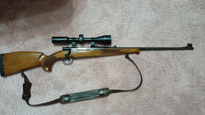 Lovački karabin sa optikom