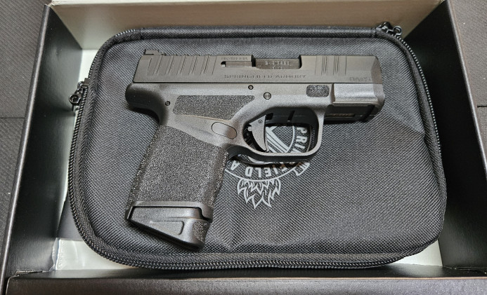 Pištolj HS Springfield Hellcat