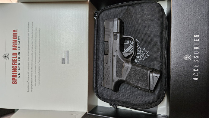 Pištolj HS Springfield Hellcat